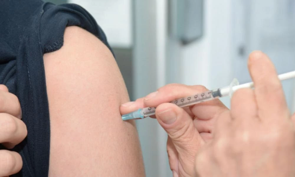 Εθελοντής εμβολιάστηκε για κορονοϊό και εκδήλωσε ανεξήγητη ασθένεια